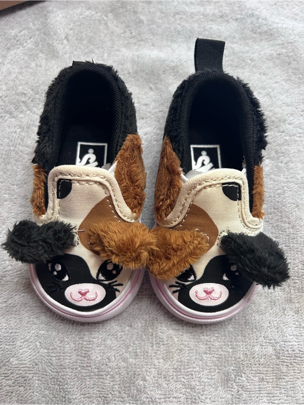 Vans infant Faux Fur Slip-On Slippers in Black and Pink size 2